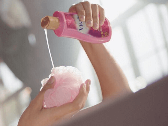 mandi keharuman, glamor, vitalis body wash